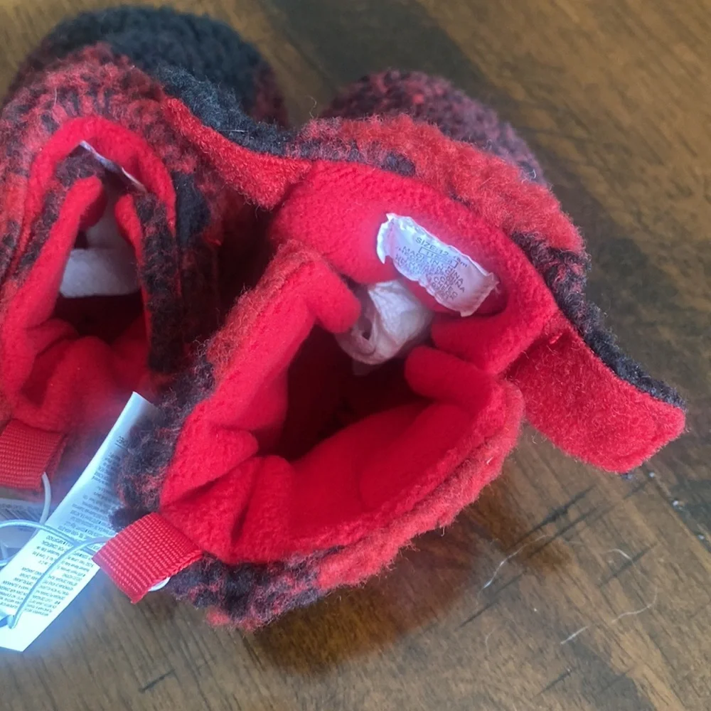 Old Navy Unisex Buffalo Check Crib Shoes Booties Slippers
